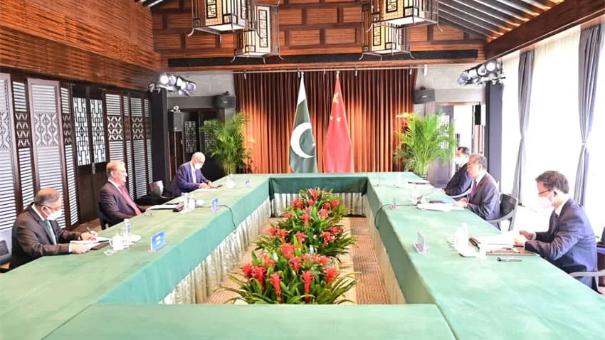 Pakistan Seeks Chinese Help to Roll Over Loans Amid Debt Woes