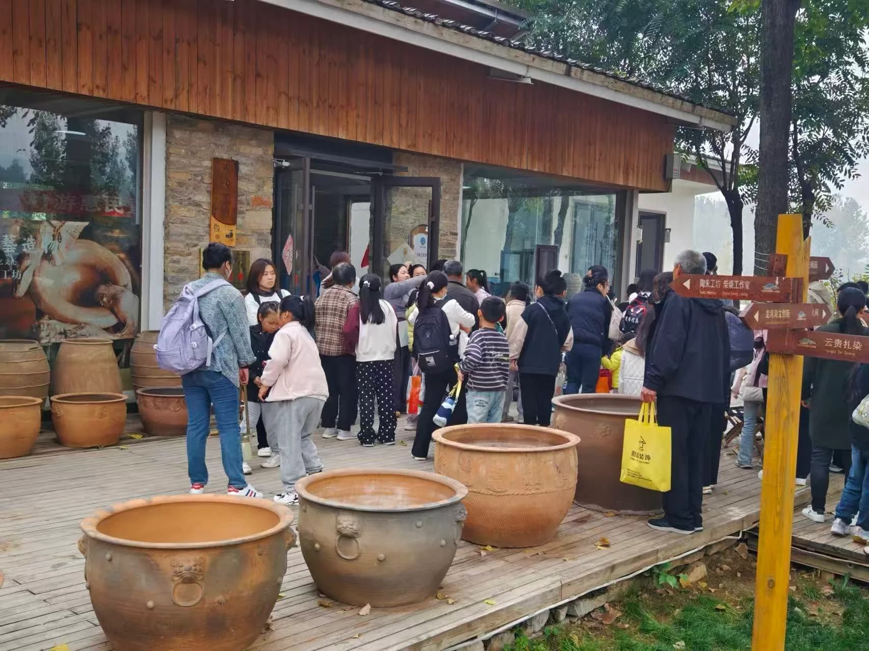 International media visit Longwan Lake Art Town, a lakeside village rejuvenated by culture for rural revitalization