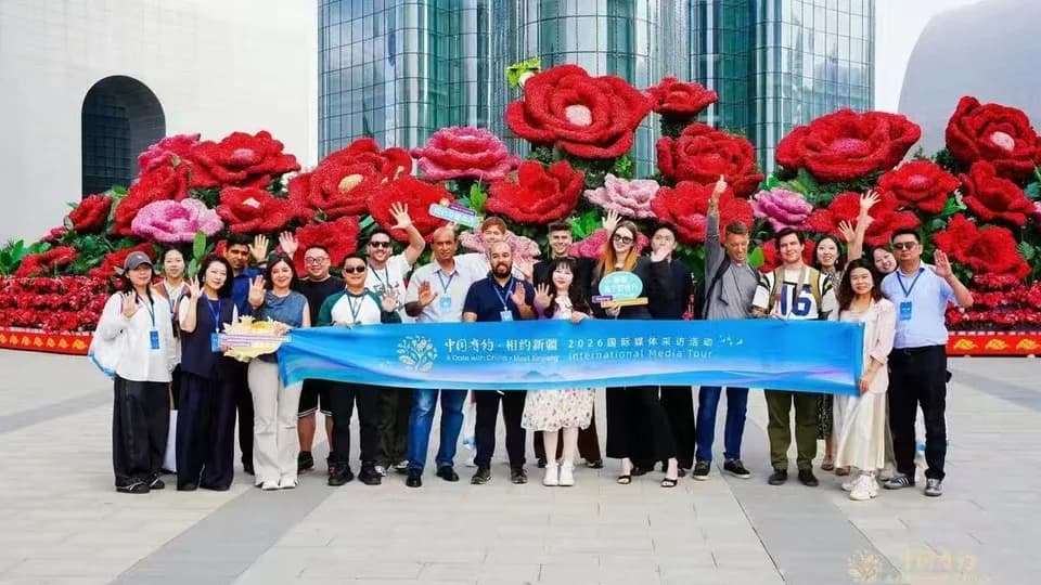 International media, foreign bloggers explore Urumqi’s Silk Road Urban Development Vision