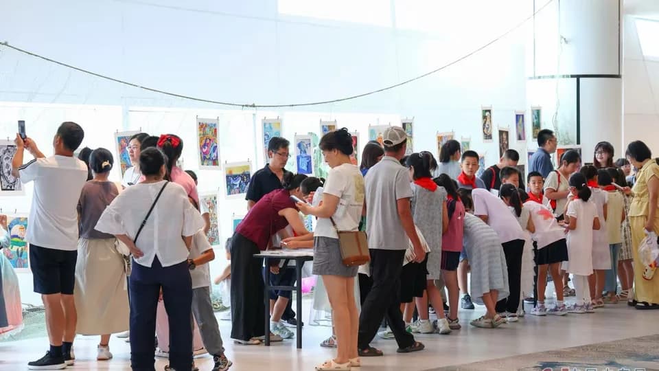 International ocean-themed calligraphy and painting exhibition kicks off in Qingdao