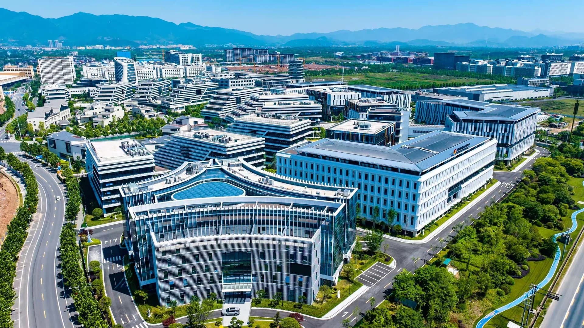 Jinyi Lake: A New Industrial City Rising from the Barren