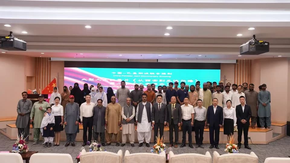 Great Endeavors of Workers’ successfully wraps up filming at Gwadar Port, A tribute to the 75th Anniversary of China-Pakistan diplomatic ties