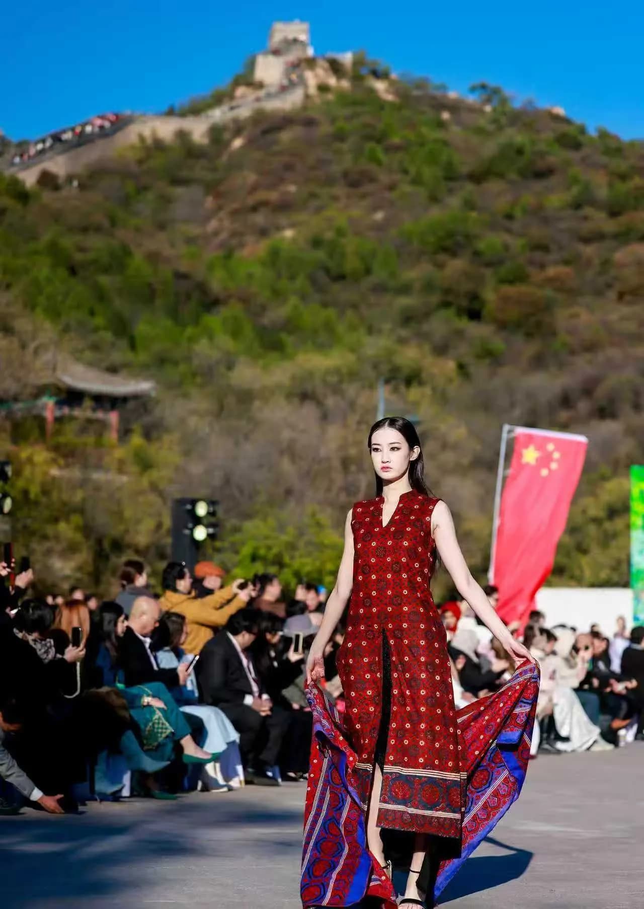 Pak-China Fashion Show captivates audience at Great Wall of China