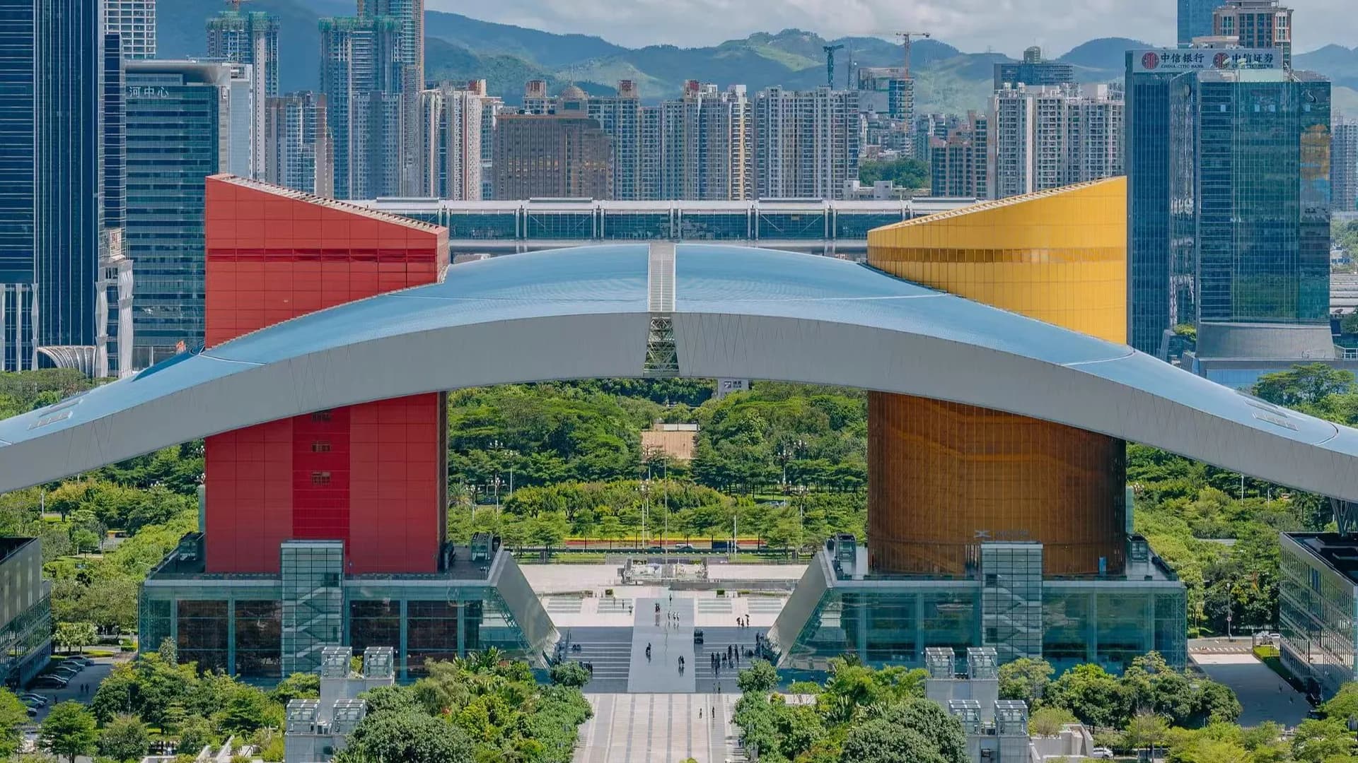Books of Xi Jinping's discourses on adhering to deepening reform comprehensively published
