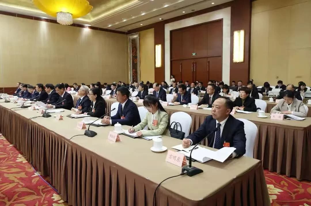 Hubei delegation holds open group activity, Chinese and foreign media focused on Hubei’s efforts to make decisive progress in advancing its pivotal role. Wang…