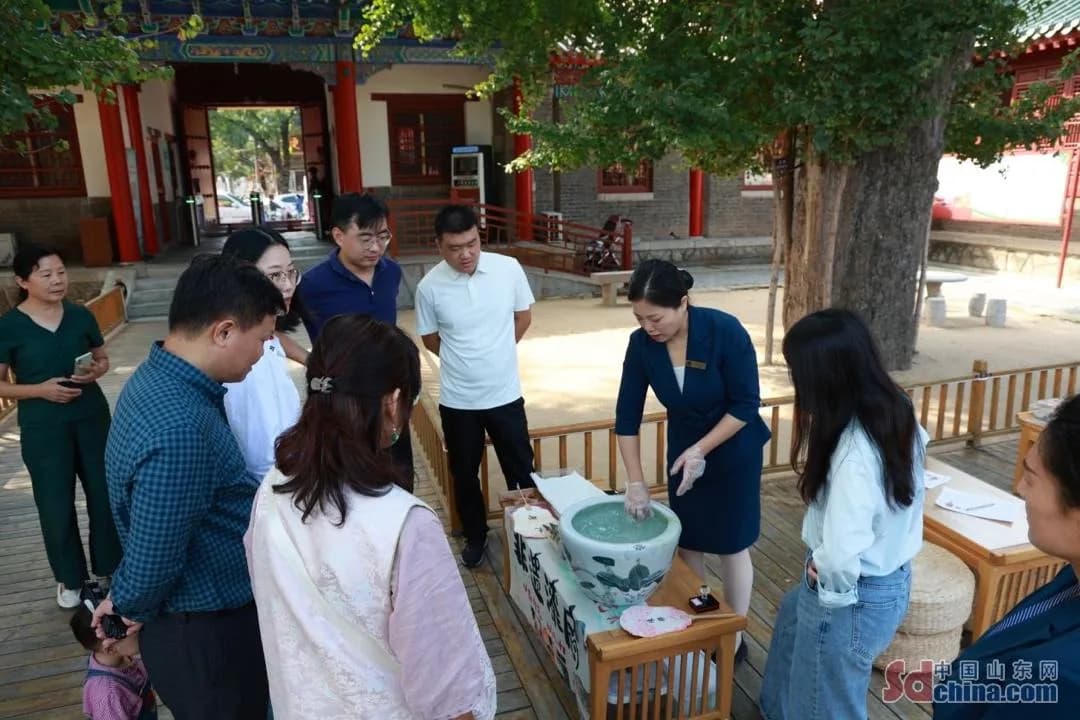 Confucius Temple with profound cultural significance impresses foreign journalists