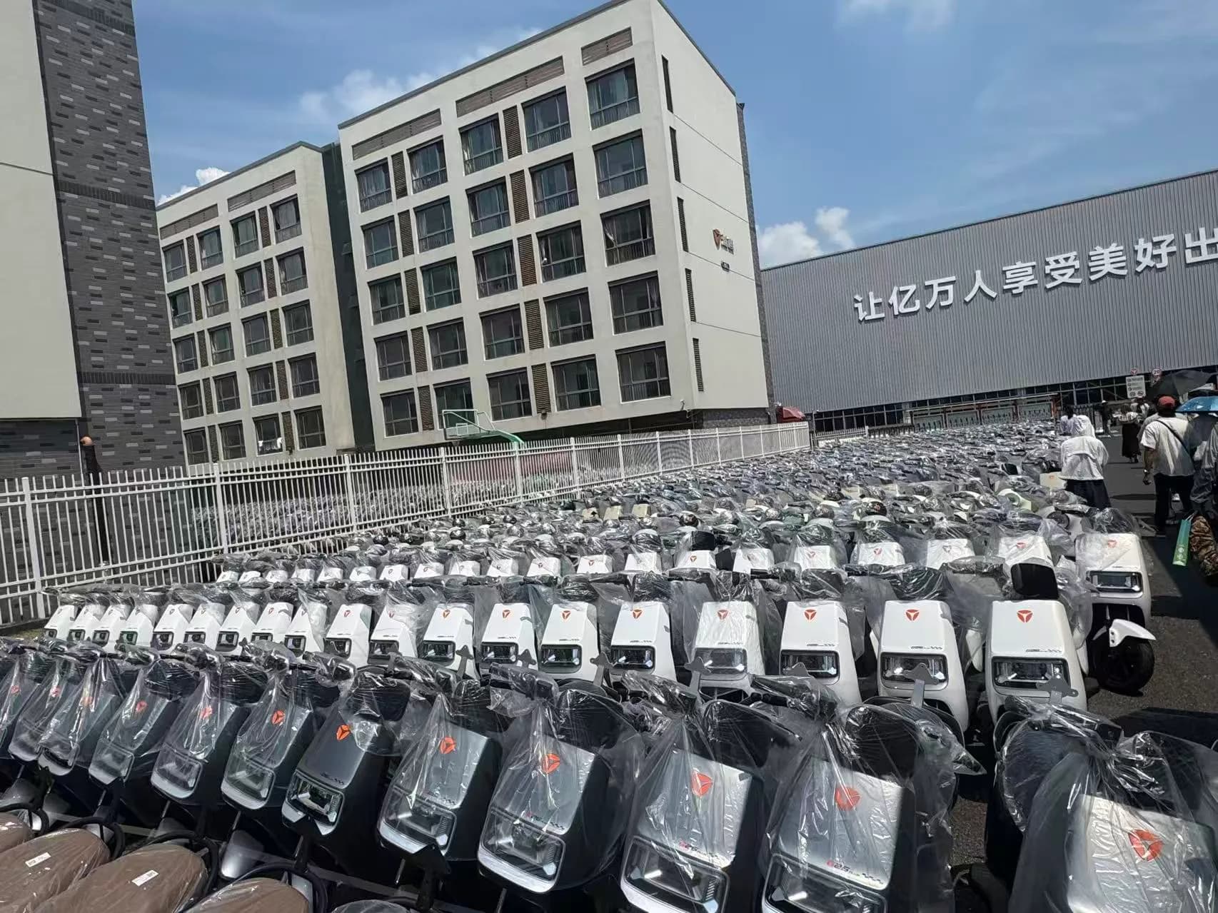 Global media visits leading manufacturer of electric two-wheelers in Wuxi, Jiangsu